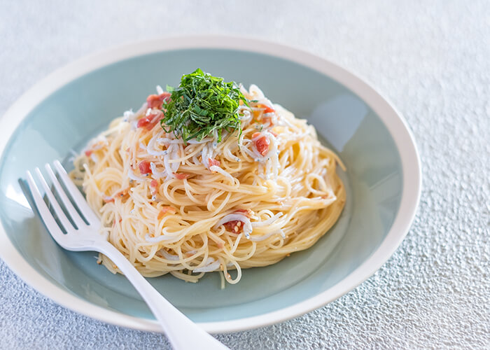 和風でさっぱり！梅としらすの冷製パスタ